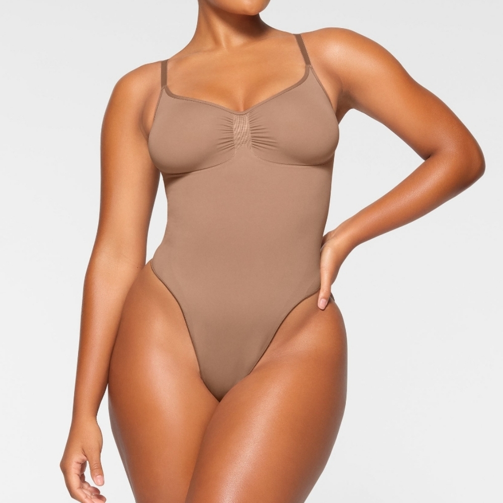 SKIMS Seemless Sculpt Thong Bodysuit